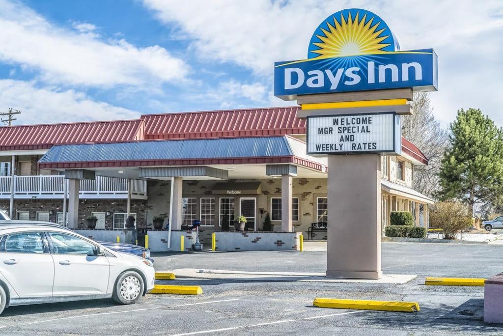 Days Inn By Wyndham Монтроуз Екстериор снимка